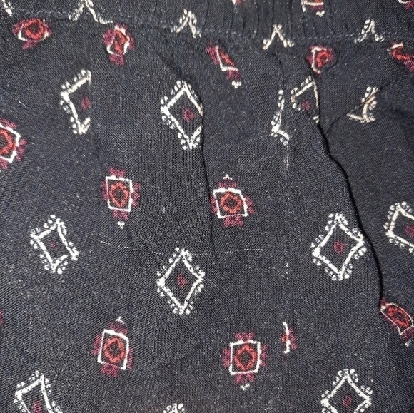 Hollister Geometric Patterned Tassled Shorts - Picture 6 of 7